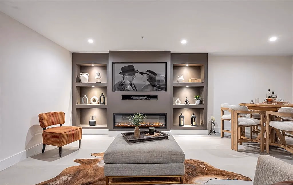 Entertainment center